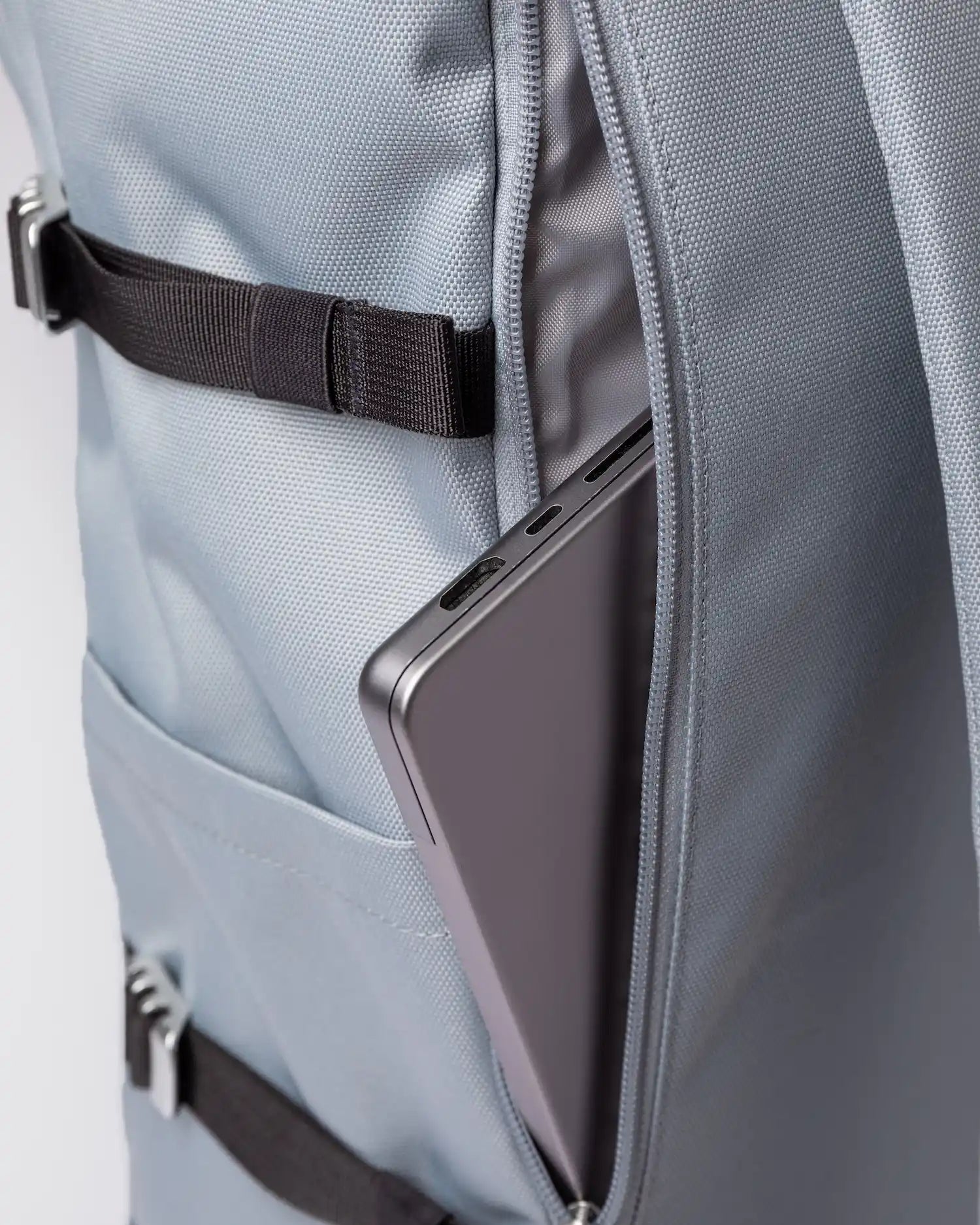 Sandqvist Icon Rolltop Backpack L Ice Blue_4