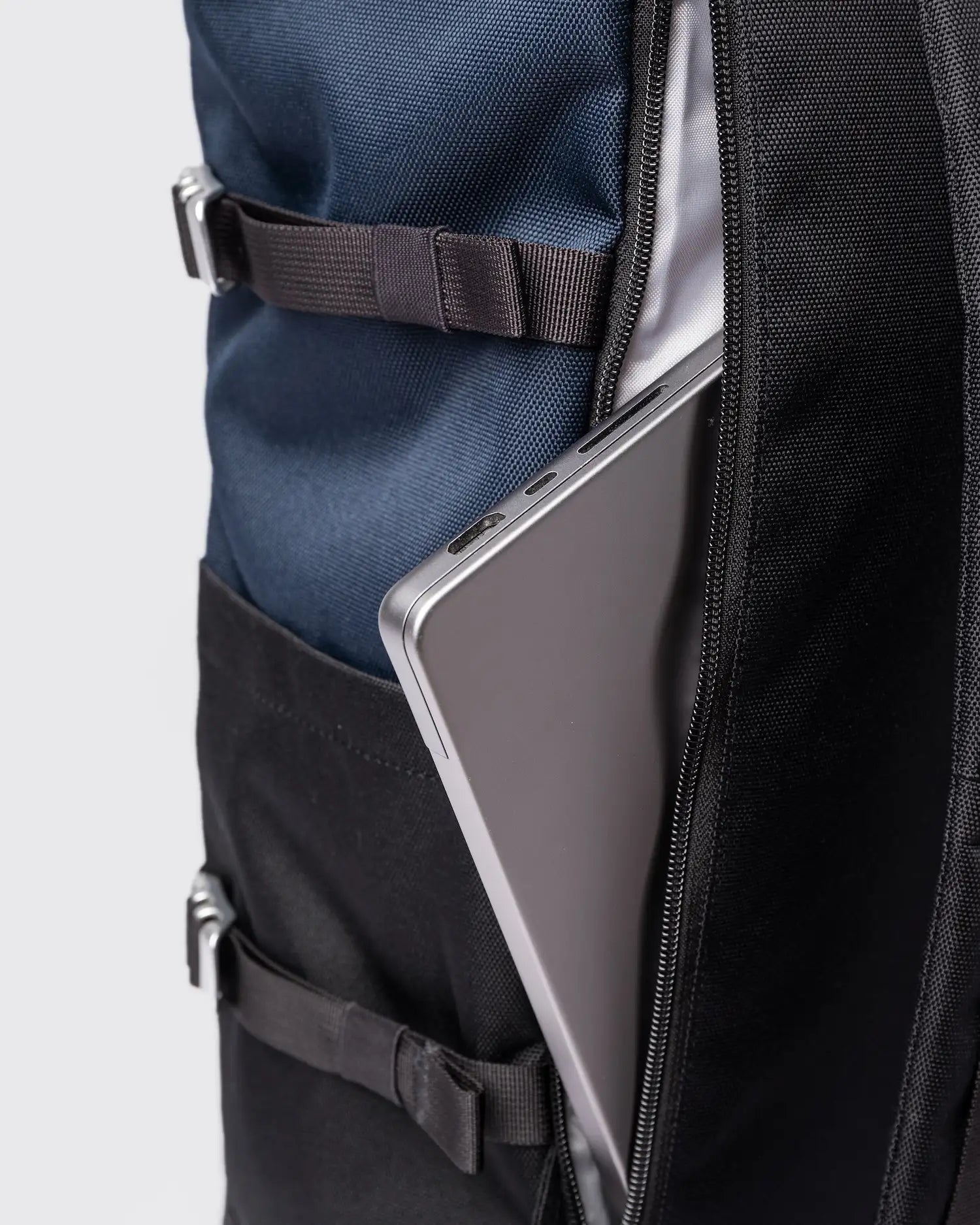 Sandqvist Icon Rolltop Backpack L Multi Black Navy_6
