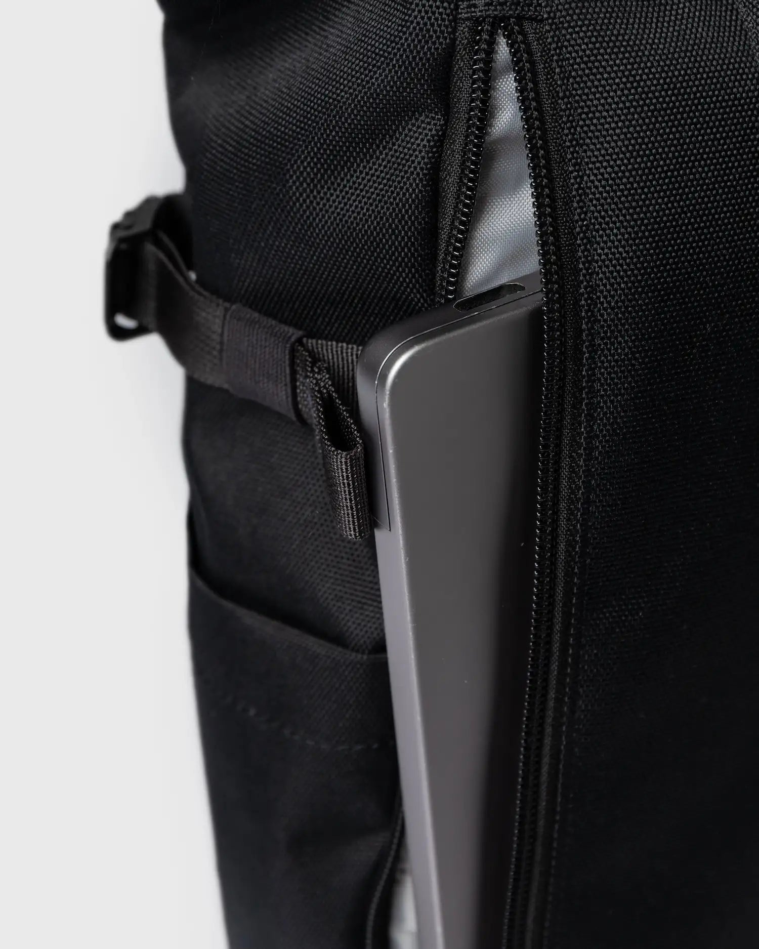 Sandqvist Icon Rolltop Backpack M Black_7