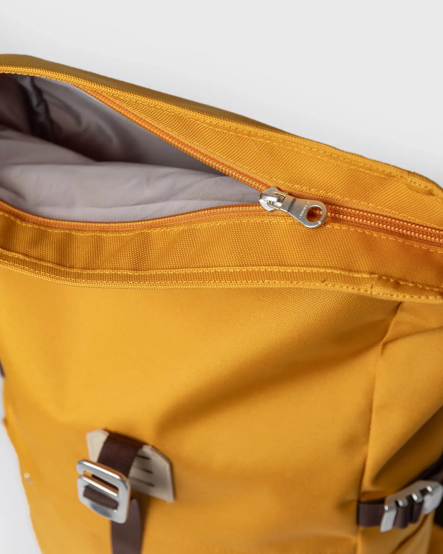 Sandqvist Icon Rolltop Backpack M Golden Yellow_6