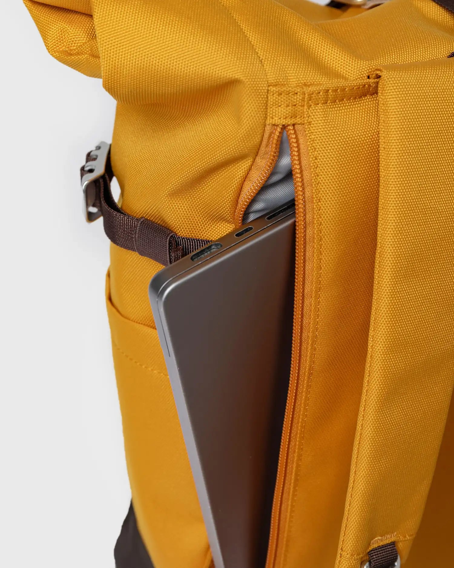 Sandqvist Icon Rolltop Backpack M Golden Yellow_8