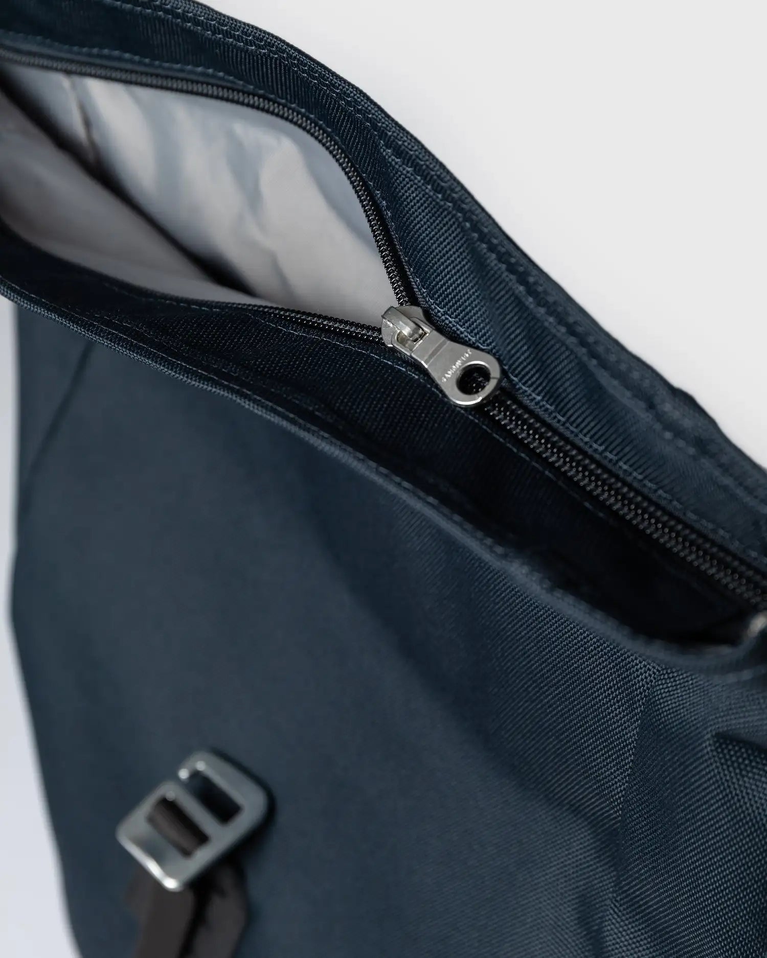 Sandqvist Icon Rolltop Backpack M Navy_6