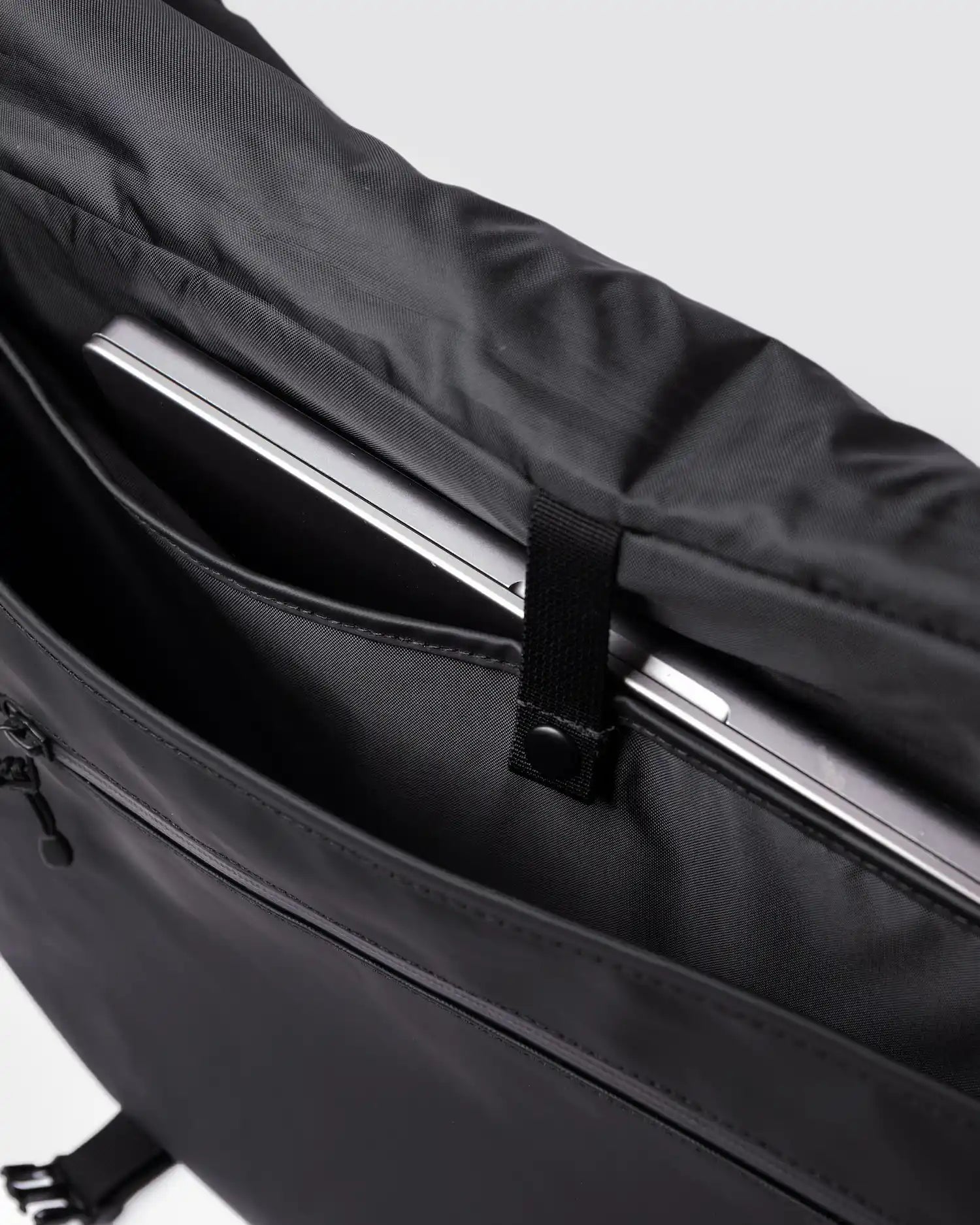 Sandqvist Stream Messenger Black_5