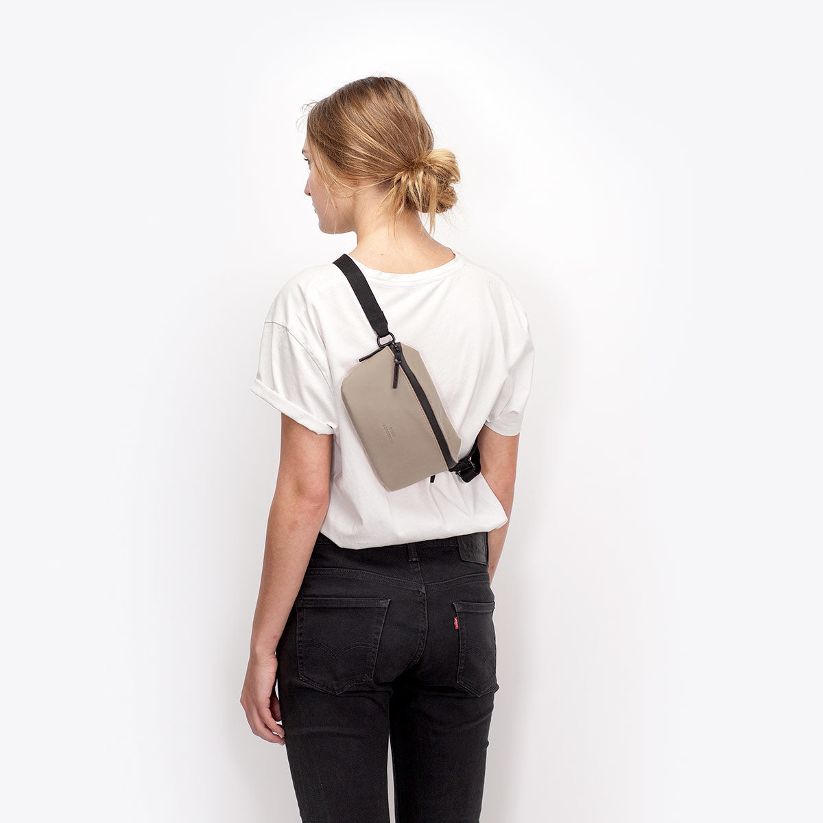 UA_Jona-Bag_Lotus-Series_Nude_07