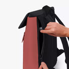 Ucon Acrobatics Jasper Mini Aloe Hibiscus Black_06