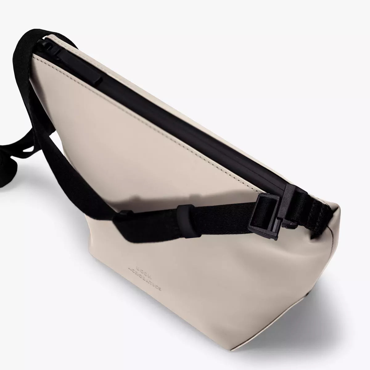 Ucon Acrobatics Nola Bag Lotus Light Sand_04